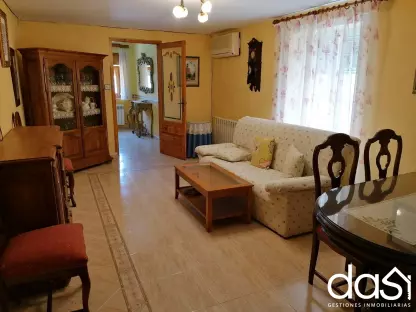 ¡Gran oportunidad en Alcubillas! Espaciosa vivienda con patio privado - Foto 2