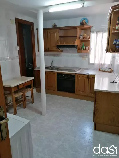 ¡Gran oportunidad en Alcubillas! Espaciosa vivienda con patio privado - Foto 5