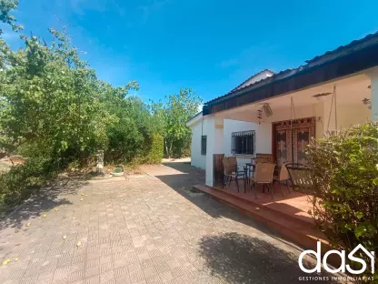 Oportunidad: Vivienda independiente con piscina y cocherilla - Foto 2