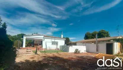 Oportunidad: Vivienda independiente con piscina y cocherilla - Foto 3
