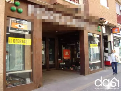 Venta De Local comercial en pleno centro de Valdepeñas - Foto 1