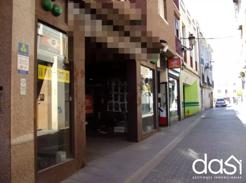 Local comercial en venta en Valdepeñas - Foto 2
