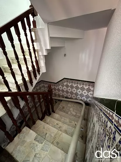 Venta De Casa distribuida en tres plantas con azotea - Foto 3