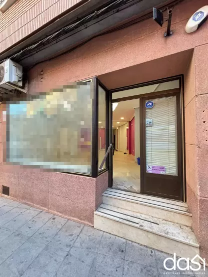 Venta De Local comercial a pie de calle a unos minutos del centro - Foto 1