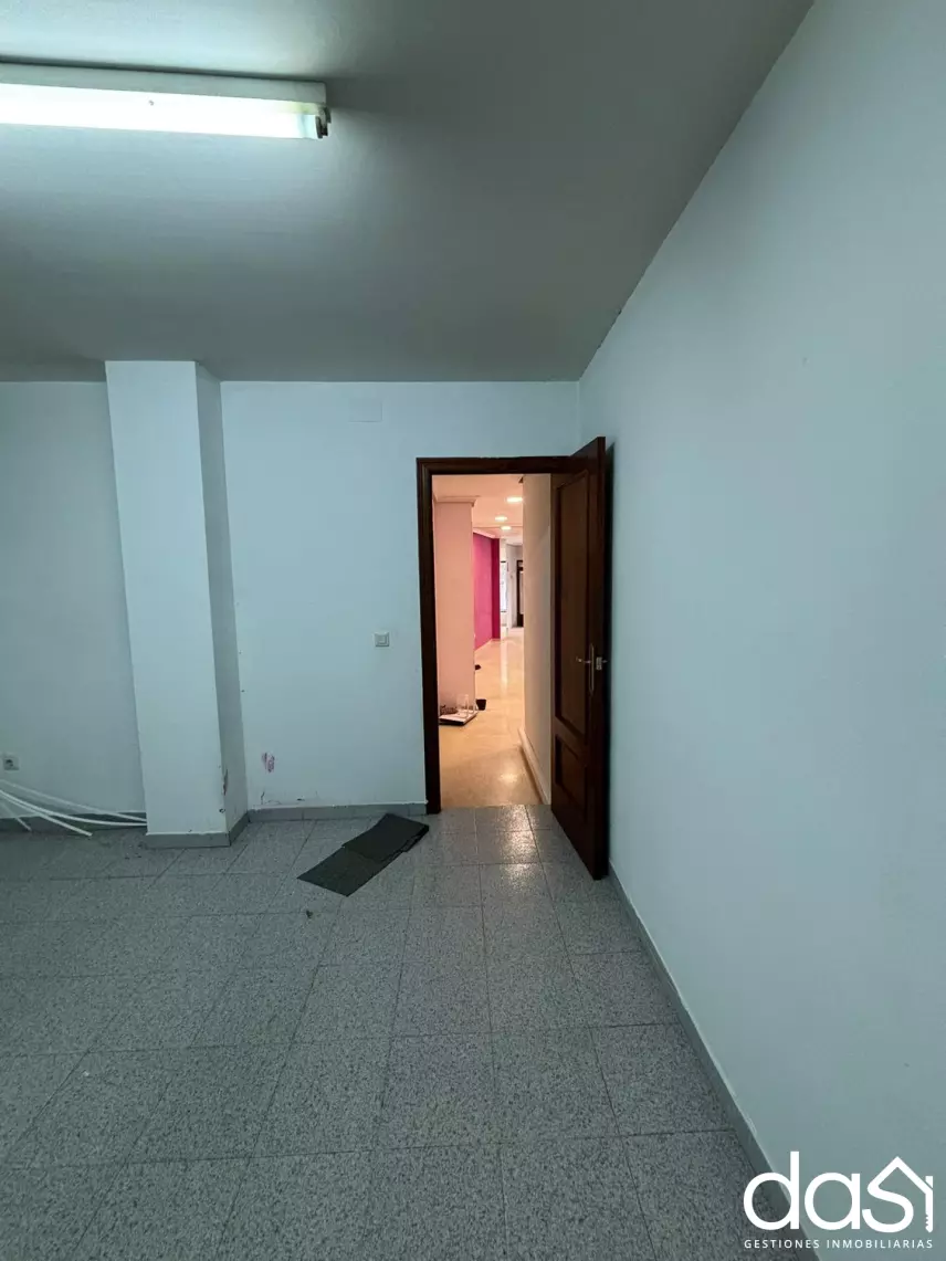 Local comercial en venta en Valdepeñas - Foto 10