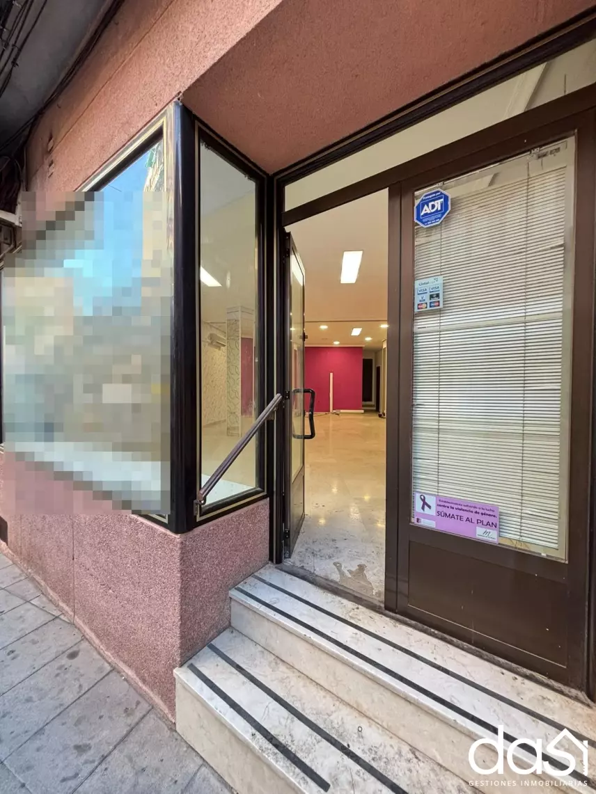 Local comercial en venta en Valdepeñas - Foto 2