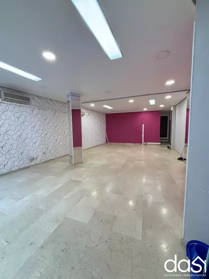 Venta De Local comercial a pie de calle a unos minutos del centro - Foto 3