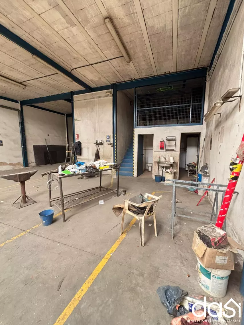 Nave industrial en venta en Valdepeñas - Foto 1