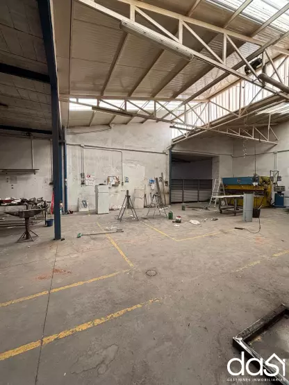 Se Vende Nave con oficinas y dos pisos por terminar - Foto 2