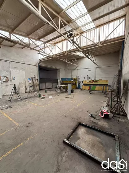 Se Vende Nave con oficinas y dos pisos por terminar - Foto 3