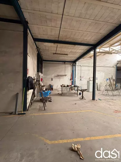 Se Vende Nave con oficinas y dos pisos por terminar - Foto 4