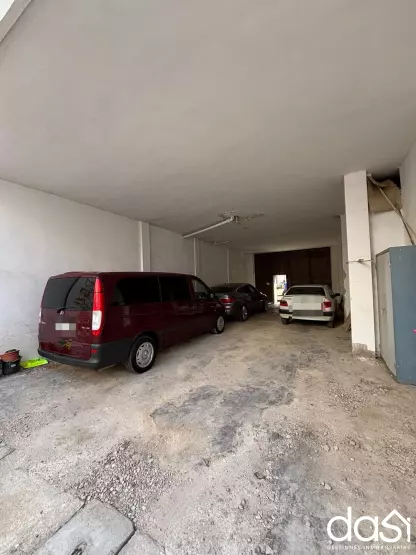 Se Vende Amplia cochera con zona cubierta y patio privado - Foto 4