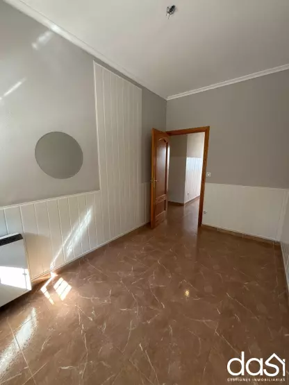 Venta De Amplia vivienda en planta baja con 3 dormitorios, patio y garaje - Foto 5